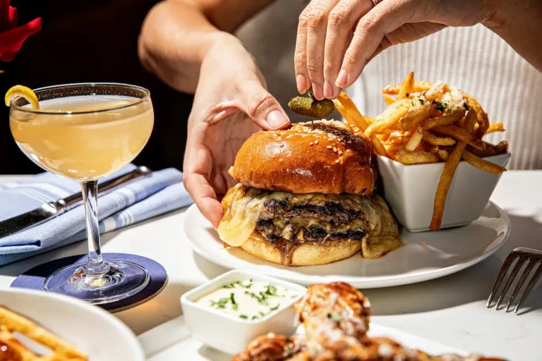 Raclette Burger with fries